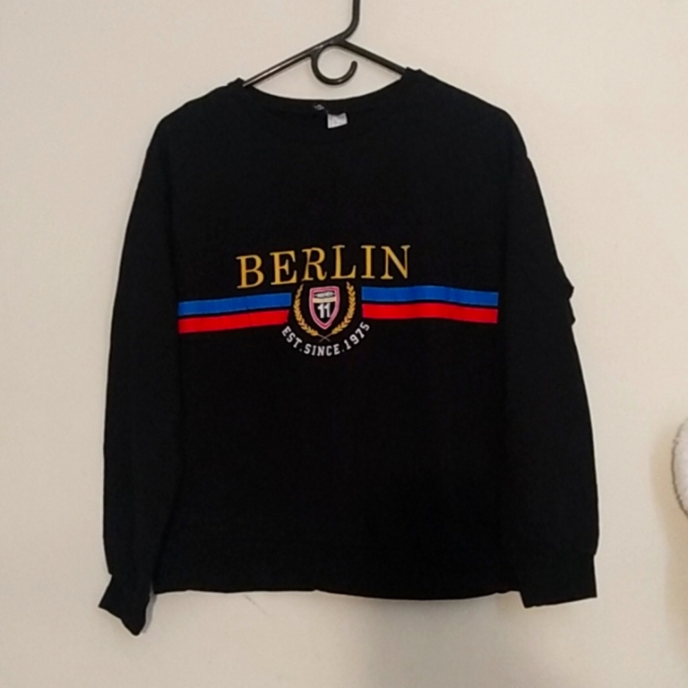 H&M Dividend Black  Berlin crop sweatshirt 100% cotton